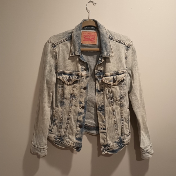 Levi's Jackets & Blazers - Levi's jean jacket acid wash XS